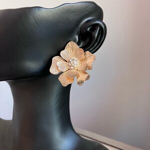 Guess Gold Floral Earrings